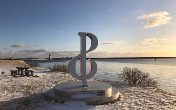 Vue sur le phare de la pointe aux canons - St Pierre - janvier 2026
