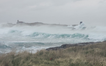 Vue sur l'Ile aux Marins - tempête mélissa - St Pierre - novembre 2025