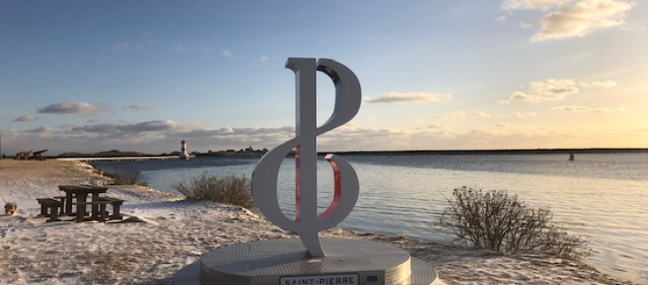 Vue sur le phare de la pointe aux canons - St Pierre - janvier 2026