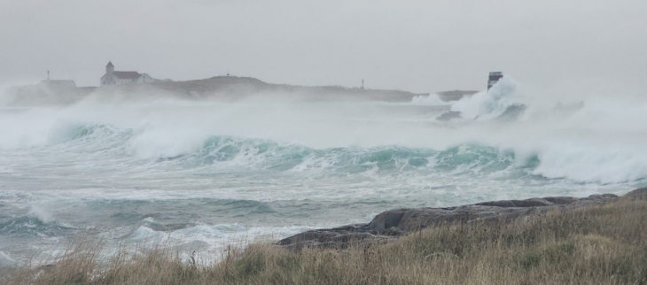 Vue sur l'Ile aux Marins - tempête mélissa - St Pierre - novembre 2025