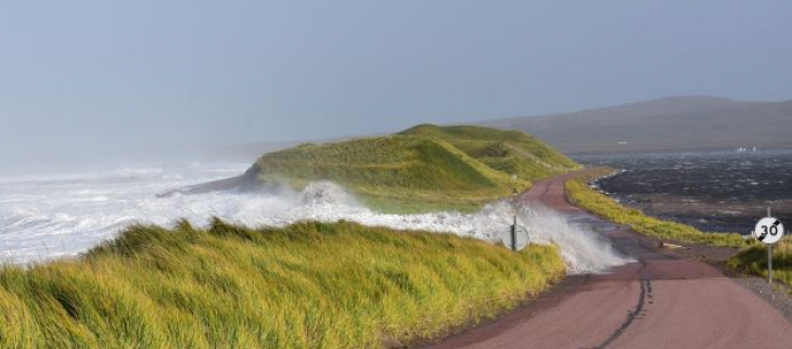 Vagues déferlante sur l'isthme de Miquelon Langlade (Photo Béatrice Quédinet Sirder)